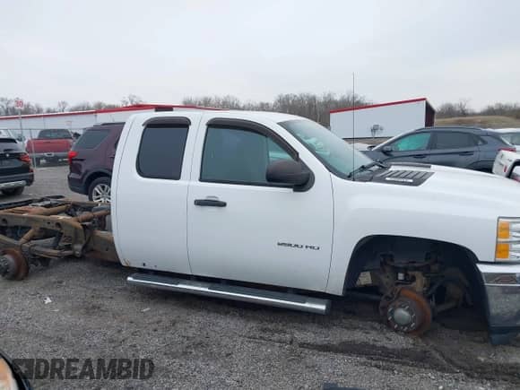 ✅ 2013 Chevrolet Silverado 2500HD Work Truck • VIN: 1GC2KVCG8DZ253237 • Lot: 41149947. Wystawiony na IAAI z przebiegiem 326 965 mil. Bezpłatny archiwum sprzedaży aukcyjnych z USA i szczegółowy raport historii pojazdu na DreamBid. Zdjęcie 12.