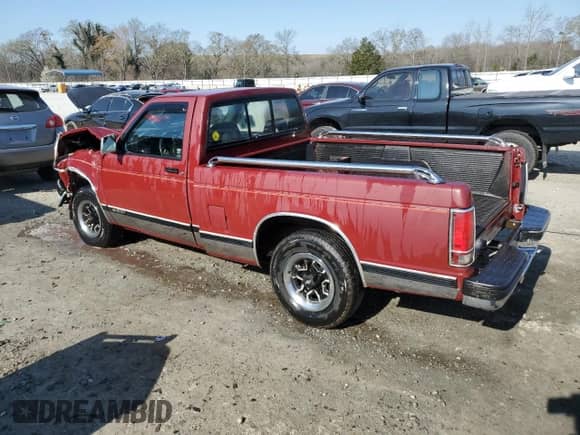1992 Chevrolet S-10 with VIN 1GCCS14Z4N8206775, listed as a Copart auction lot 46849764 with 137,218 mi miles and Salvage title. Bid and sale history available at DreamBid. Image 2.