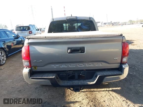 ✅ 2018 Toyota Tacoma TRD Sport • VIN: 3TMCZ5ANXJM135690 • Lot: 43347920. Listed on IAAI with 137,889 mi. Free auction sales archive from the USA and detailed vehicle history report at DreamBid. Image 17.