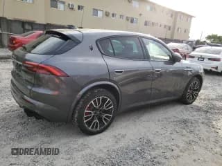 ✅ 2023 Maserati Grecale Modena • VIN: ZN682AVMXP7429614 • Lot: 81704133. Wystawiony na Copart z przebiegiem 836 mil. Bezpłatny archiwum sprzedaży aukcyjnych z USA i szczegółowy raport historii pojazdu na DreamBid. Zdjęcie 3.