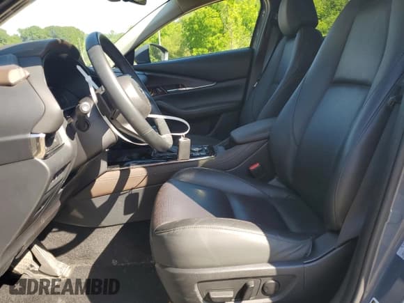 ✅ 2021 Mazda CX-30 Premium • VIN: 3MVDMBDL3MM307699 • Lot: 58016134. Wystawiony na Copart z przebiegiem 32 867 mil. Bezpłatny archiwum sprzedaży aukcyjnych z USA i szczegółowy raport historii pojazdu na DreamBid. Zdjęcie 7.