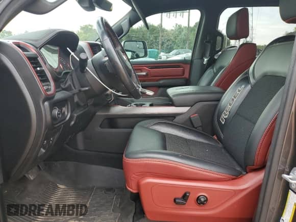 2020 Ram 1500 Rebel z VIN 1C6SRFLT2LN179065, wystawiony jako Copart lot #81848595 z przebiegiem 113 063 mil mil oraz Szkoda całkowita • Salvage title. Historia ofert i sprzedaży dostępna na DreamBid. Obrazek 7.