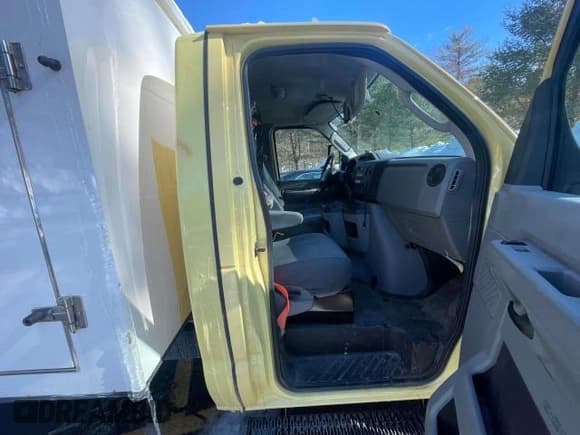 ✅ 2019 Ford Econoline Commercial • VIN: 1FDXE4FS5KDC52270 • Лот: 46290955. Опубликован ранее на Copart с пробегом 104 046 миль. Бесплатный доступ к архиву аукционных продаж из США и подробный отчёт об истории автомобиля на DreamBid. Изображение 6.