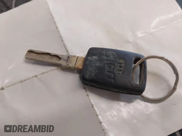 ✅ 2004 Audi A6 2.7T S-Line • VIN: WAUCD64B74N092326 • Лот: 41382435. Опубликован ранее на IAAI с пробегом Не указан. Бесплатный доступ к архиву аукционных продаж из США и подробный отчёт об истории автомобиля на DreamBid. Изображение 11.