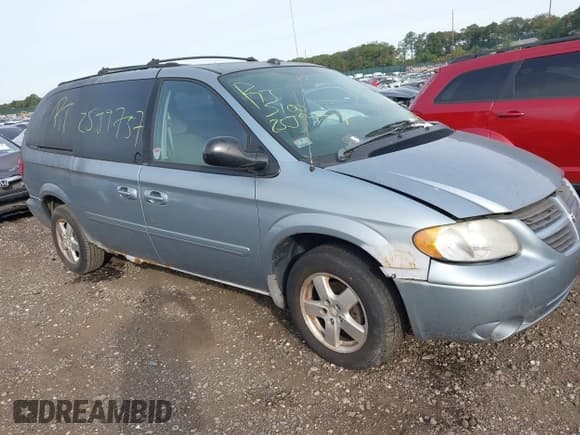 ✅ 2005 Dodge Caravan SXT • VIN: 2D4GP44L85R459346 • Lot: 43349260. Wystawiony na IAAI z przebiegiem Nie podano. Bezpłatny archiwum sprzedaży aukcyjnych z USA i szczegółowy raport historii pojazdu na DreamBid. Zdjęcie 1.