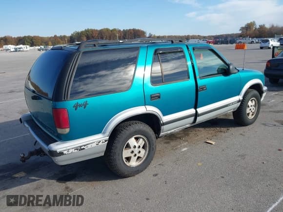 ✅ 1996 Chevrolet Blazer • VIN: 1GNDT13W0T2126213 • Лот: 43607689. Опубликован ранее на IAAI с пробегом 278 071 миль. Бесплатный доступ к архиву аукционных продаж из США и подробный отчёт об истории автомобиля на DreamBid. Изображение 4.
