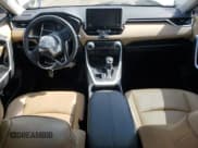 ✅ 2021 Toyota RAV4 XLE • VIN: 2T3R1RFV9MC223801 • Lot: 70578535. Wystawiony na Copart z przebiegiem 99 846 mil. Bezpłatny archiwum sprzedaży aukcyjnych z USA i szczegółowy raport historii pojazdu na DreamBid. Zdjęcie 8.