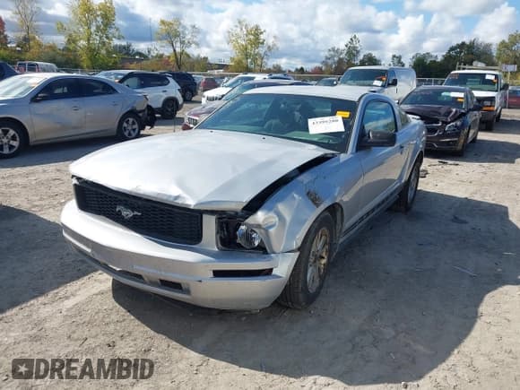 ✅ 2007 Ford Mustang Deluxe • VIN: 1ZVFT80N575312871 • Lot: 43395280. Listed on IAAI with 189,003 mi. Free auction sales archive from the USA and detailed vehicle history report at DreamBid. Image 2.