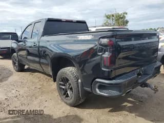✅ 2020 Chevrolet Silverado 1500 Custom Trail Boss • VIN: 1GCRYCEF1LZ122591 • Lot: 73725014. Wystawiony na Copart z przebiegiem 50 728 mil. Bezpłatny archiwum sprzedaży aukcyjnych z USA i szczegółowy raport historii pojazdu na DreamBid. Zdjęcie 2.