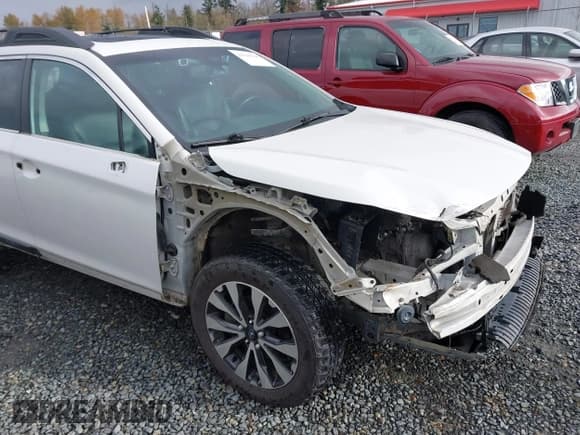✅ 2015 Subaru Outback Limited • VIN: 4S4BSENC9F3336316 • Lot: 43644164. Wystawiony na IAAI z przebiegiem 234 287 mil. Bezpłatny archiwum sprzedaży aukcyjnych z USA i szczegółowy raport historii pojazdu na DreamBid. Zdjęcie 6.