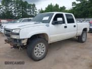 ✅ 2006 Chevrolet Silverado 2500HD LT3 • VIN: 1GCHK23D86F237137 • Lot: 42654117. Wystawiony na IAAI z przebiegiem Nie podano. Bezpłatny archiwum sprzedaży aukcyjnych z USA i szczegółowy raport historii pojazdu na DreamBid. Zdjęcie 2.