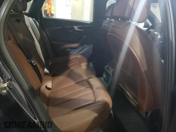 ✅ 2018 Audi A4 • VIN: WAUDNBF47JA222939 • Лот: 43233175. Опубликован ранее на Copart с пробегом 109 312 миль. Бесплатный доступ к архиву аукционных продаж из США и подробный отчёт об истории автомобиля на DreamBid. Изображение 10.