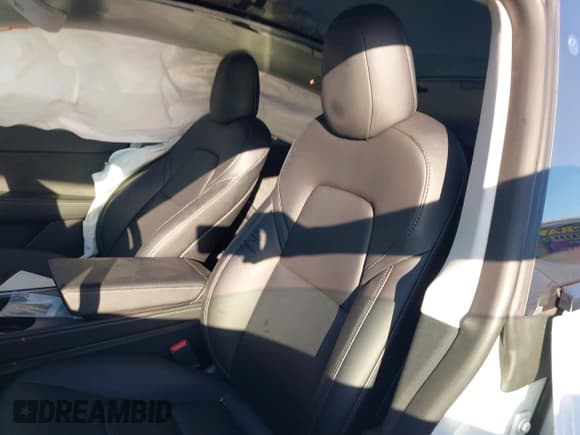 ✅ 2022 Tesla Model Y Long Range • VIN: 7SAYGDEE0NF506224 • Lot: 43551820. Listed on IAAI with 33,368 mi. Free auction sales archive from the USA and detailed vehicle history report at DreamBid. Image 21.