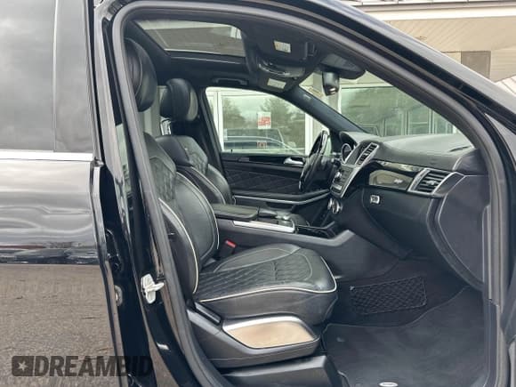 ✅ 2016 Mercedes-Benz GL 550 • VIN: 4JGDF7DE3GA639794 • Lot: 43686764. Wystawiony na IAAI z przebiegiem 121 762 mil. Bezpłatny archiwum sprzedaży aukcyjnych z USA i szczegółowy raport historii pojazdu na DreamBid. Zdjęcie 5.
