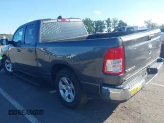 ✅ 2022 Ram 1500 Big Horn • VIN: 1C6RRFBG8NN279032 • Lot: 43249367. Wystawiony na IAAI z przebiegiem 63 163 mil. Bezpłatny archiwum sprzedaży aukcyjnych z USA i szczegółowy raport historii pojazdu na DreamBid. Zdjęcie 3.