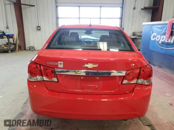 2014 Chevrolet Cruze 1LT z VIN 1G1PC5SB0E7301330, wystawiony jako Copart lot #89848315 z przebiegiem 33 098 mil mil oraz Szkoda całkowita • Salvage title. Historia ofert i sprzedaży dostępna na DreamBid. Obrazek 6.