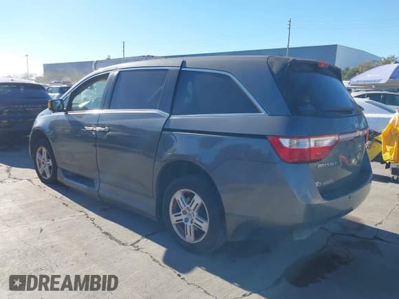 ✅ 2011 Honda Odyssey Touring • VIN: 5FNRL5H98BB063513 • Lot: 43599881. Listed on IAAI with 125,920 mi. Free auction sales archive from the USA and detailed vehicle history report at DreamBid. Image 3.