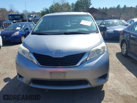 ✅ 2012 Toyota Sienna LE • VIN: 5TDKK3DC7CS247137 • Lot: 42064875. Listed on IAAI with 230,697 mi. Free auction sales archive from the USA and detailed vehicle history report at DreamBid. Image 12.