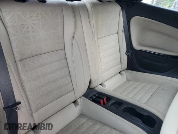 ✅ 2016 Buick Cascada Premium • VIN: W04WT3N5XGG073041 • Lot: 82636485. Wystawiony na Copart z przebiegiem 56 724 mil. Bezpłatny archiwum sprzedaży aukcyjnych z USA i szczegółowy raport historii pojazdu na DreamBid. Zdjęcie 10.