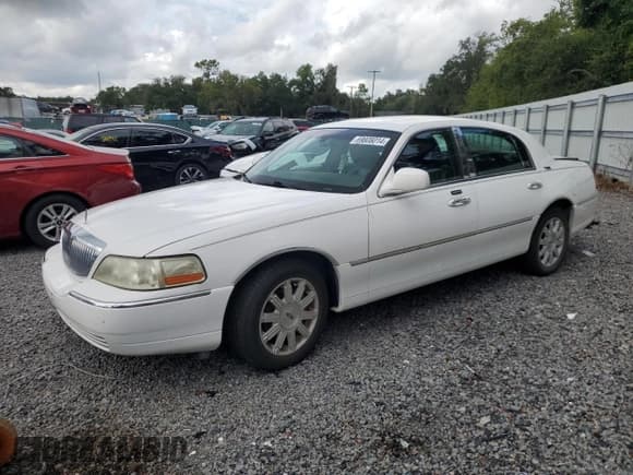 ✅ 2011 Lincoln Town Car Signature Limited • VIN: 2LNBL8CV4BX757294 • Lot: 69808014. Listed on Copart with 159,069 mi. Free auction sales archive from the USA and detailed vehicle history report at DreamBid. Image 1.