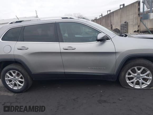 ✅ 2015 Jeep Cherokee Latitude • VIN: 1C4PJMCS4FW773608 • Лот: 43665880. Опубликован ранее на IAAI с пробегом 107 131 миль. Бесплатный доступ к архиву аукционных продаж из США и подробный отчёт об истории автомобиля на DreamBid. Изображение 13.