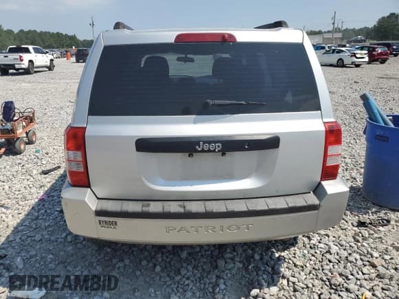 ✅ 2010 Jeep Patriot Sport • VIN: 1J4NT2GA7AD515931 • Лот: 66563725. Опубликован ранее на Copart с пробегом 197 716 миль. Бесплатный доступ к архиву аукционных продаж из США и подробный отчёт об истории автомобиля на DreamBid. Изображение 6.