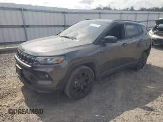 2022 Jeep Compass Altitude с VIN 3C4NJCBB5NT189757, выставлен на аукционе Copart как лот 67831975 с пробегом 38 099 миль миль и Списание • Salvage title. История ставок и продаж доступна на DreamBid. Изображение 1.