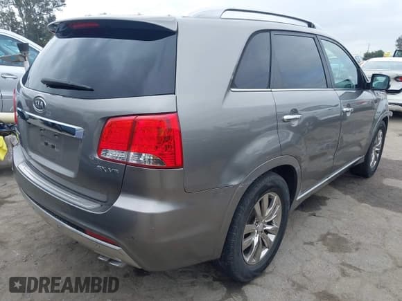 ✅ 2013 Kia Sorento SX • VIN: 5XYKW4A23DG400942 • Lot: 42185267. Listed on IAAI with 162,209 mi. Free auction sales archive from the USA and detailed vehicle history report at DreamBid. Image 4.