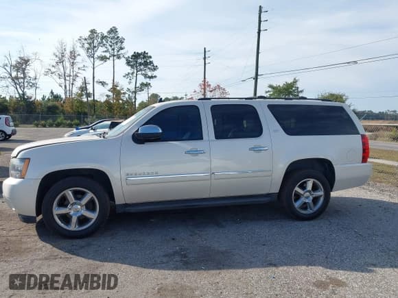 ✅ 2013 Chevrolet Suburban LTZ • VIN: 1GNSKKE78DR151262 • Lot: 43770923. Listed on IAAI with 186,049 mi. Free auction sales archive from the USA and detailed vehicle history report at DreamBid. Image 14.