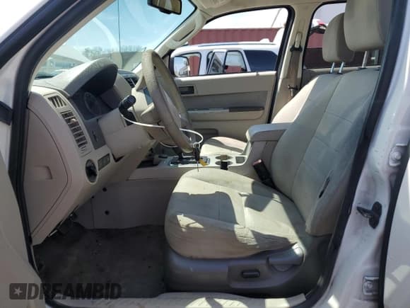 ✅ 2010 Ford Escape Hybrid • VIN: 1FMCU4K30AKB92313 • Lot: 54142145. Wystawiony na Copart z przebiegiem 159 175 mil. Bezpłatny archiwum sprzedaży aukcyjnych z USA i szczegółowy raport historii pojazdu na DreamBid. Zdjęcie 7.