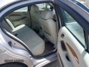 ✅ 2000 Jaguar S-Type V6 • VIN: SAJDA01C8YFL38313 • Lot: 42540949. Wystawiony na IAAI z przebiegiem 120 177 mil. Bezpłatny archiwum sprzedaży aukcyjnych z USA i szczegółowy raport historii pojazdu na DreamBid. Zdjęcie 8.