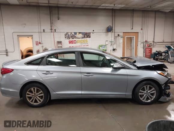 ✅ 2015 Hyundai Sonata SE • VIN: 5NPE24AFXFH211566 • Lot: 43193389. Listed on IAAI with 113,185 mi. Free auction sales archive from the USA and detailed vehicle history report at DreamBid. Image 13.