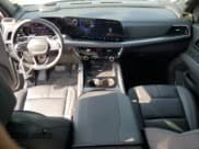 ✅ 2025 Chevrolet Suburban RST • VIN: 1GNS6ERL4SR274597 • Lot: 81775145. Wystawiony na Copart z przebiegiem 8 354 mil. Bezpłatny archiwum sprzedaży aukcyjnych z USA i szczegółowy raport historii pojazdu na DreamBid. Zdjęcie 8.