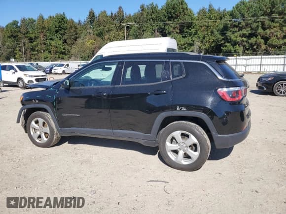 ✅ 2018 Jeep Compass Latitude • VIN: 3C4NJDBB6JT450779 • Lot: 82527675. Listed on Copart with 40,343 mi. Free auction sales archive from the USA and detailed vehicle history report at DreamBid. Image 2.