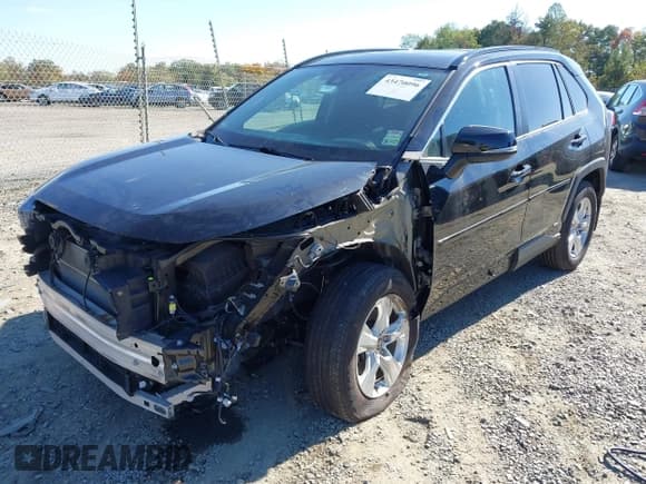 ✅ 2021 Toyota RAV4 Hybrid XLE • VIN: 2T3R6RFV6MW018632 • Lot: 43470096. Wystawiony na IAAI z przebiegiem 53 120 mil. Bezpłatny archiwum sprzedaży aukcyjnych z USA i szczegółowy raport historii pojazdu na DreamBid. Zdjęcie 2.