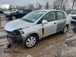 ✅ 2010 Nissan Versa S • VIN: 3N1BC1AP5AL392627 • Lot: 91357825. Wystawiony na Copart z przebiegiem 135 017 mil. Bezpłatny archiwum sprzedaży aukcyjnych z USA i szczegółowy raport historii pojazdu na DreamBid. Zdjęcie 1.