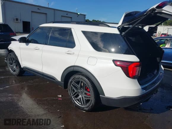 ✅ 2025 Ford Explorer ST • VIN: 1FMWK8GC0SGC68202 • Lot: 43128732. Wystawiony na IAAI z przebiegiem Nie podano. Bezpłatny archiwum sprzedaży aukcyjnych z USA i szczegółowy raport historii pojazdu na DreamBid. Zdjęcie 3.