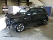 ✅ 2025 Hyundai Venue SEL • VIN: KMHRC8A35SU354013 • Лот: 91223075. Опубликован ранее на Copart с пробегом 18 632 миль. Бесплатный доступ к архиву аукционных продаж из США и подробный отчёт об истории автомобиля на DreamBid. Изображение 1.