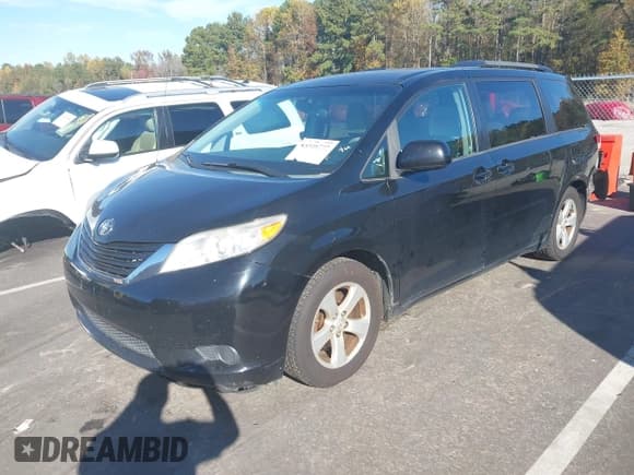 ✅ 2014 Toyota Sienna LE AAS • VIN: 5TDKK3DC9ES494758 • Лот: 43595777. Опубликован ранее на IAAI с пробегом 159 643 миль. Бесплатный доступ к архиву аукционных продаж из США и подробный отчёт об истории автомобиля на DreamBid. Изображение 2.
