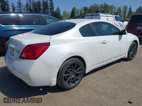 ✅ 2009 Nissan Altima SE • VIN: 1N4BL24EX9C140138 • Lot: 42111113. Wystawiony na IAAI z przebiegiem 178 213 mil. Bezpłatny archiwum sprzedaży aukcyjnych z USA i szczegółowy raport historii pojazdu na DreamBid. Zdjęcie 4.