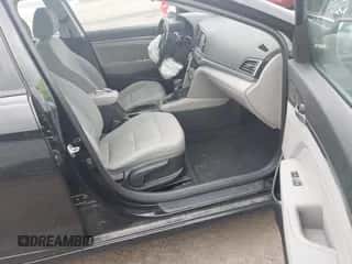 2017 Hyundai Elantra Limited z VIN 5NPD84LF0HH060764, wystawiony jako IAAI lot #43304074 z przebiegiem 64 194 mil mil oraz . Historia ofert i sprzedaży dostępna na DreamBid. Obrazek 5.