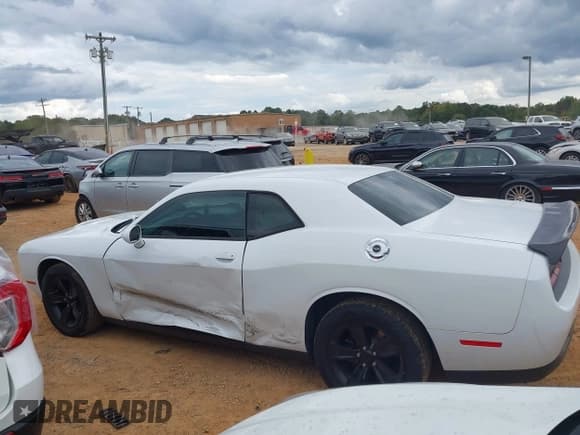 ✅ 2016 Dodge Challenger SXT • VIN: 2C3CDZAG4GH240163 • Lot: 43392879. Wystawiony na IAAI z przebiegiem 137 975 mil. Bezpłatny archiwum sprzedaży aukcyjnych z USA i szczegółowy raport historii pojazdu na DreamBid. Zdjęcie 14.