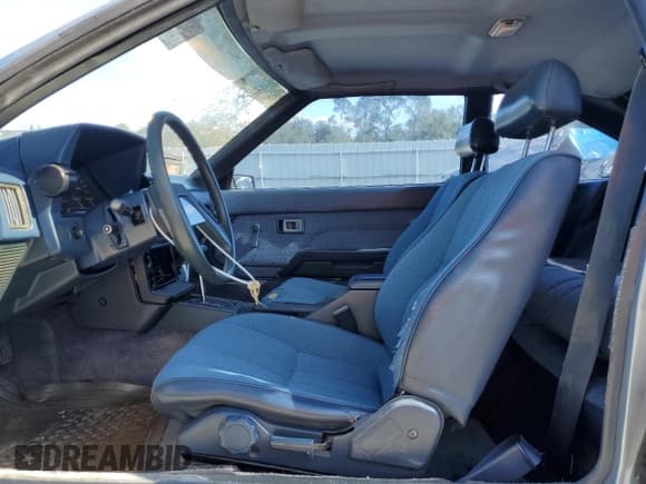 ✅ 1983 Toyota Celica • VIN: JT2RA64L7D6174381 • Lot: 75986554. Wystawiony na Copart z przebiegiem 312 583 mil. Bezpłatny archiwum sprzedaży aukcyjnych z USA i szczegółowy raport historii pojazdu na DreamBid. Zdjęcie 7.