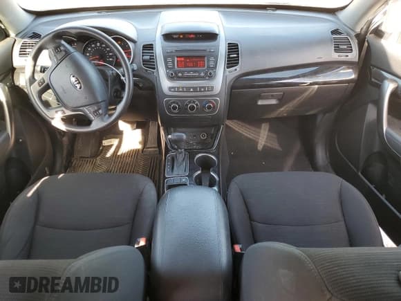 ✅ 2014 Kia Sorento LX • VIN: 5XYKT3A60EG539465 • Lot: 92110925. Listed on Copart with 113,645 mi. Free auction sales archive from the USA and detailed vehicle history report at DreamBid. Image 8.