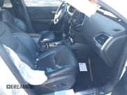 ✅ 2019 Jeep Cherokee Limited • VIN: 1C4PJMDX1KD354485 • Lot: 43503757. Wystawiony na IAAI z przebiegiem 109 226 mil. Bezpłatny archiwum sprzedaży aukcyjnych z USA i szczegółowy raport historii pojazdu na DreamBid. Zdjęcie 5.