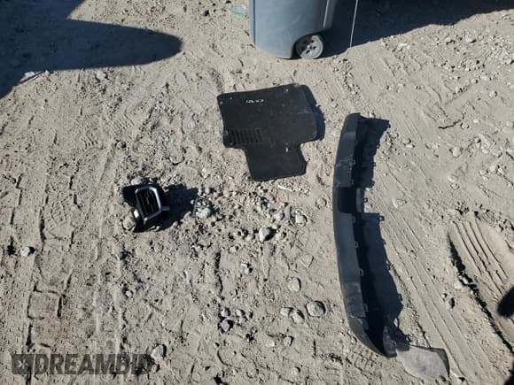 ✅ 2024 Mazda CX-50 S Select • VIN: 7MMVABAM6RN176633 • Lot: 81024735. Wystawiony na Copart z przebiegiem 11 210 mil. Bezpłatny archiwum sprzedaży aukcyjnych z USA i szczegółowy raport historii pojazdu na DreamBid. Zdjęcie 13.