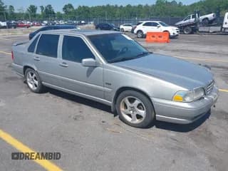 ✅ 1998 Volvo S70 • VIN: YV1LS5342W1453472 • Lot: 42124567. Wystawiony na IAAI z przebiegiem 336 843 mil. Bezpłatny archiwum sprzedaży aukcyjnych z USA i szczegółowy raport historii pojazdu na DreamBid. Zdjęcie 1.