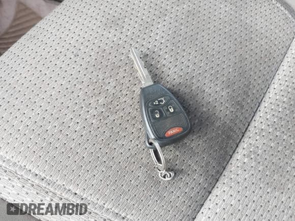 ✅ 2006 Jeep Commander • VIN: 1J8HG48K16C104055 • Lot: 41487376. Wystawiony na IAAI z przebiegiem 176 234 mil. Bezpłatny archiwum sprzedaży aukcyjnych z USA i szczegółowy raport historii pojazdu na DreamBid. Zdjęcie 11.