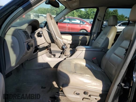 ✅ 2005 Ford Explorer Limited • VIN: 1FMZU75W65UB38347 • Lot: 70468885. Wystawiony na Copart z przebiegiem 188 116 mil. Bezpłatny archiwum sprzedaży aukcyjnych z USA i szczegółowy raport historii pojazdu na DreamBid. Zdjęcie 7.