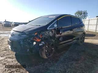 2023 Chevrolet Bolt EV 1LT z VIN 1G1FW6S01P4106266, wystawiony jako Copart lot #37121054 z przebiegiem 17 750 mil mil oraz . Historia ofert i sprzedaży dostępna na DreamBid. Obrazek 1.